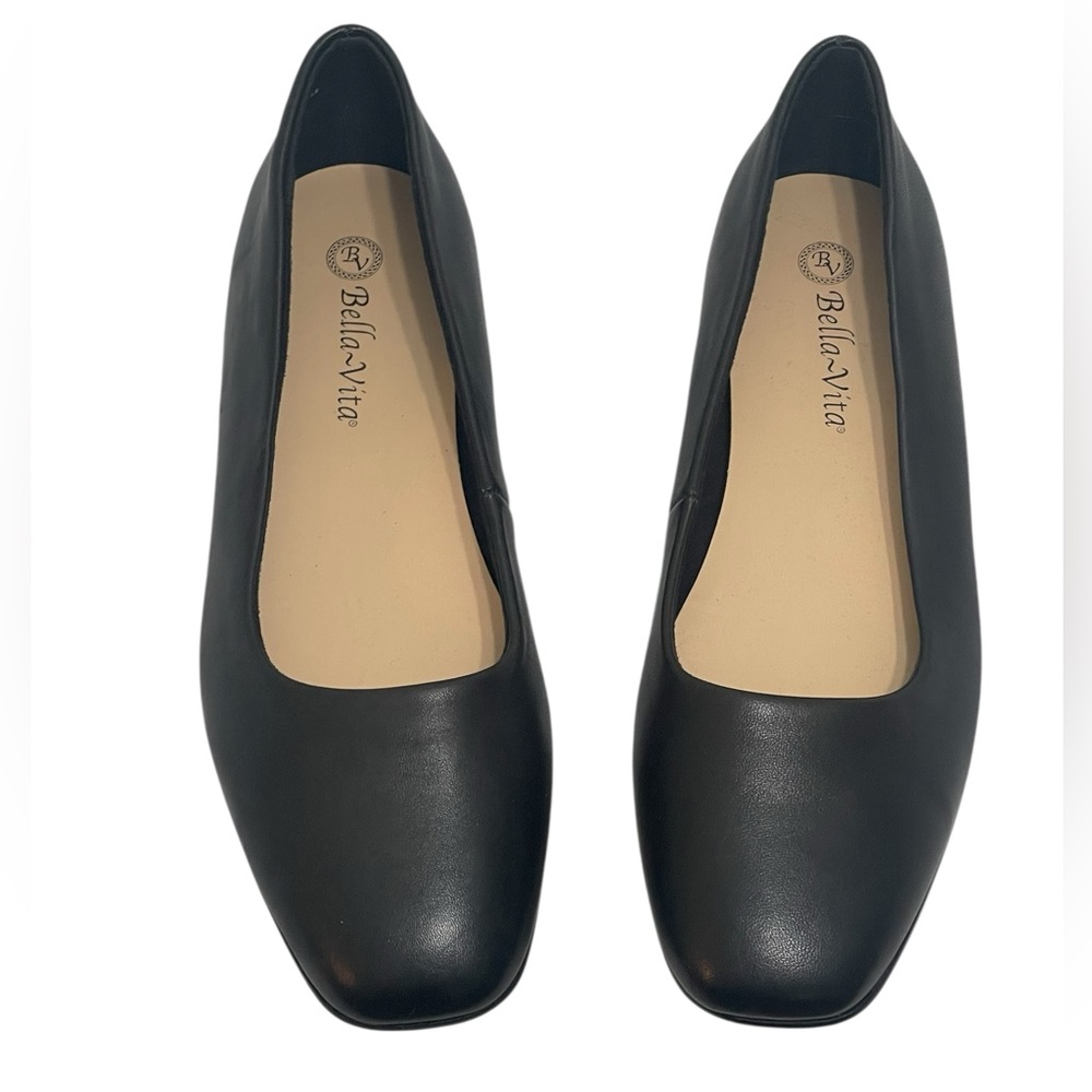 Leather slip on the Kimiko by Bella Vita. Size 9.5 GUC #51-2551 - Picture 3 of 13